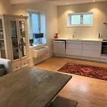 Appartement Hus I Sentrum Med Rolige Omgivelser, Gangavstand Til 