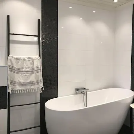 Stort Hus I Sentrum Med Gangavstand Til 