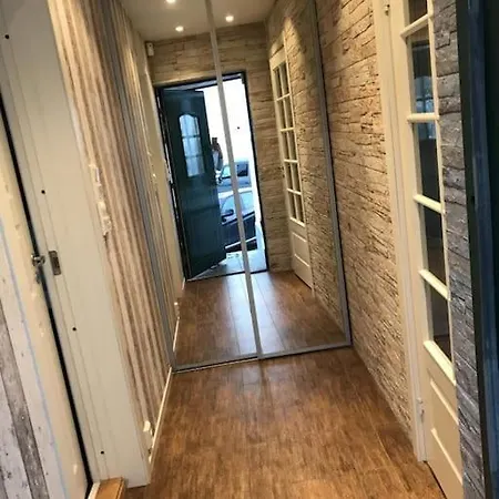 아파트 Hus I Sentrum Med Rolige Omgivelser, Gangavstand Til 