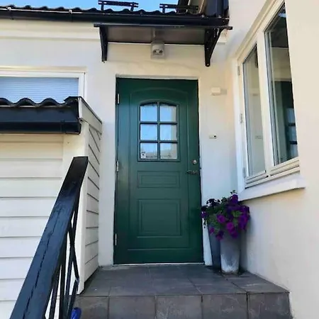 Hus I Sentrum Med Rolige Omgivelser, Gangavstand Til 