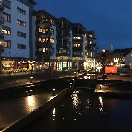 Hus I Sentrum Med Rolige Omgivelser, Gangavstand Til 