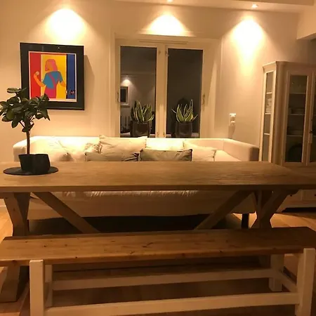 Hus I Sentrum Med Rolige Omgivelser, Gangavstand Til 