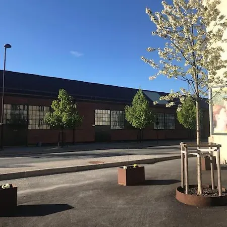Hus I Sentrum Med Rolige Omgivelser, Gangavstand Til 