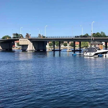 Hus I Sentrum Med Rolige Omgivelser, Gangavstand Til 