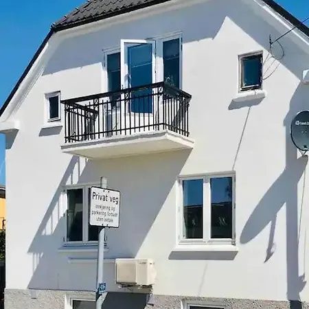 Hus I Sentrum Med Rolige Omgivelser, Gangavstand Til 