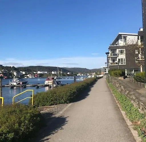 Apartamento Stort Hus I Sentrum Med Gangavstand Til 