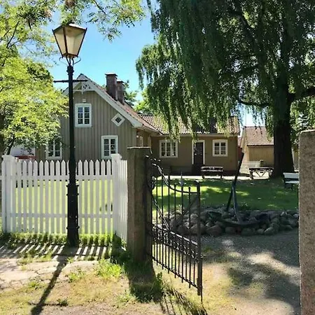 Hus I Sentrum Med Rolige Omgivelser, Gangavstand Til 